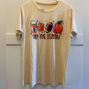 Women’s size large fall, festive T-shirt. Representing the‎ fun things of fall.